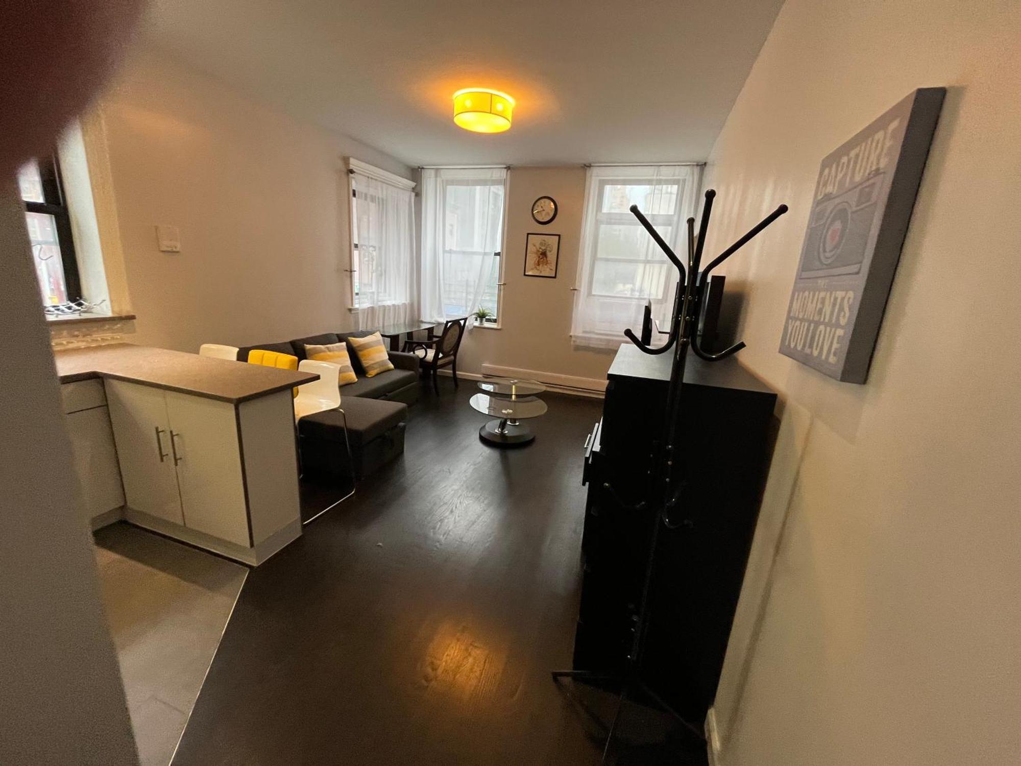 Apartment 3 Bedroom, Central Location In Manhattan!! *
