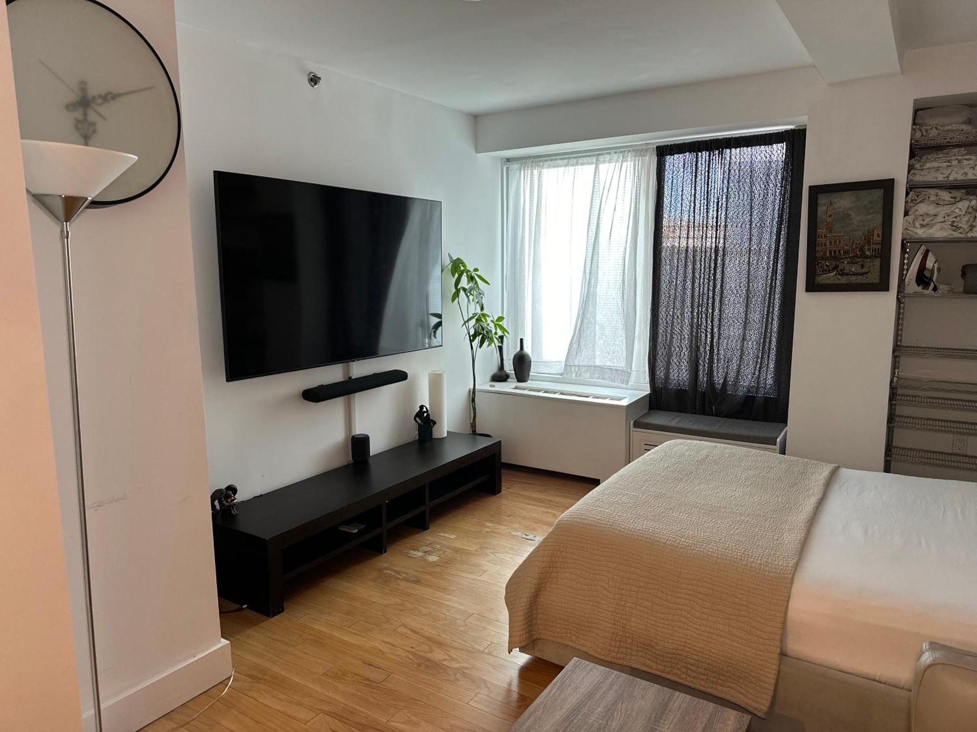Modern Studio With Private Bathroom And Kitchen