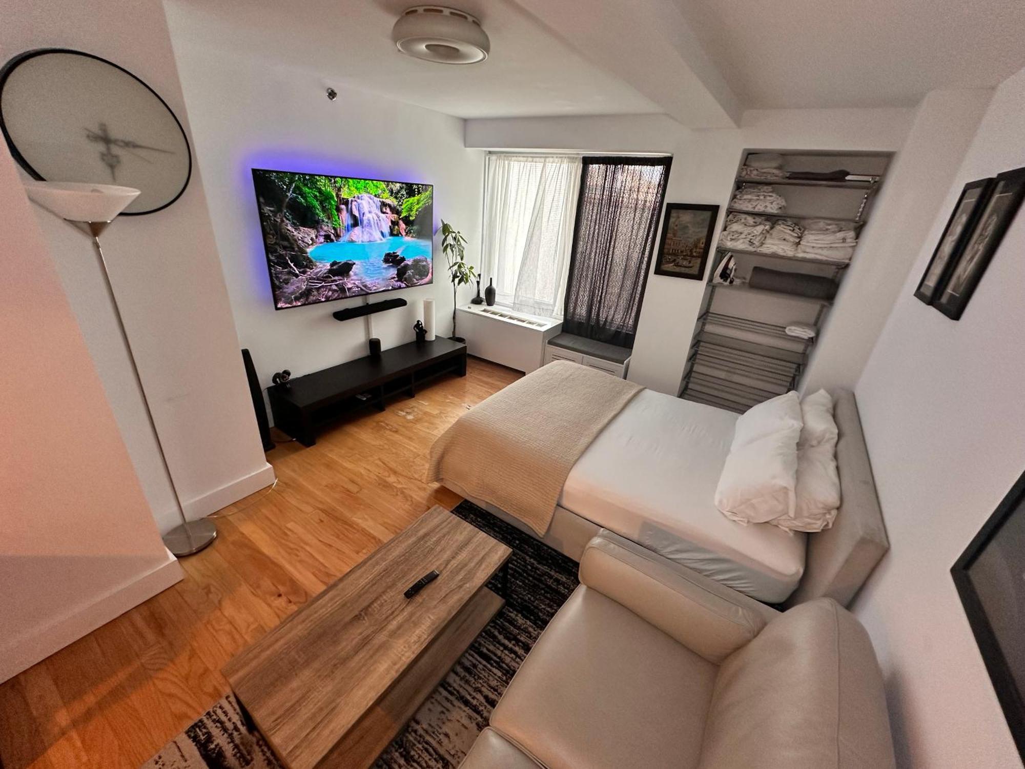 Modern Studio With Private Bathroom And Kitchen Apartment *
