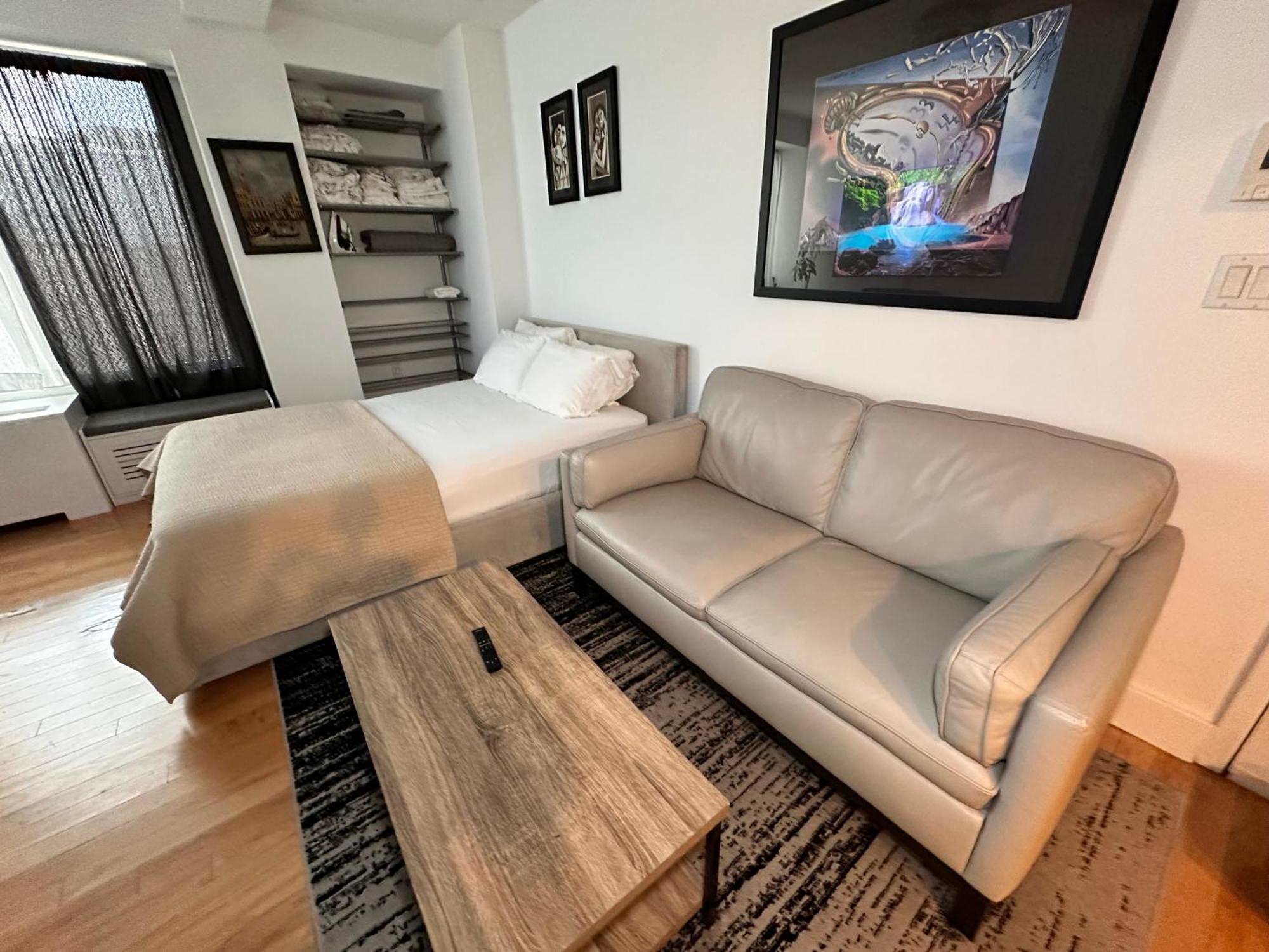 Apartment Modern Studio With Private Bathroom And Kitchen