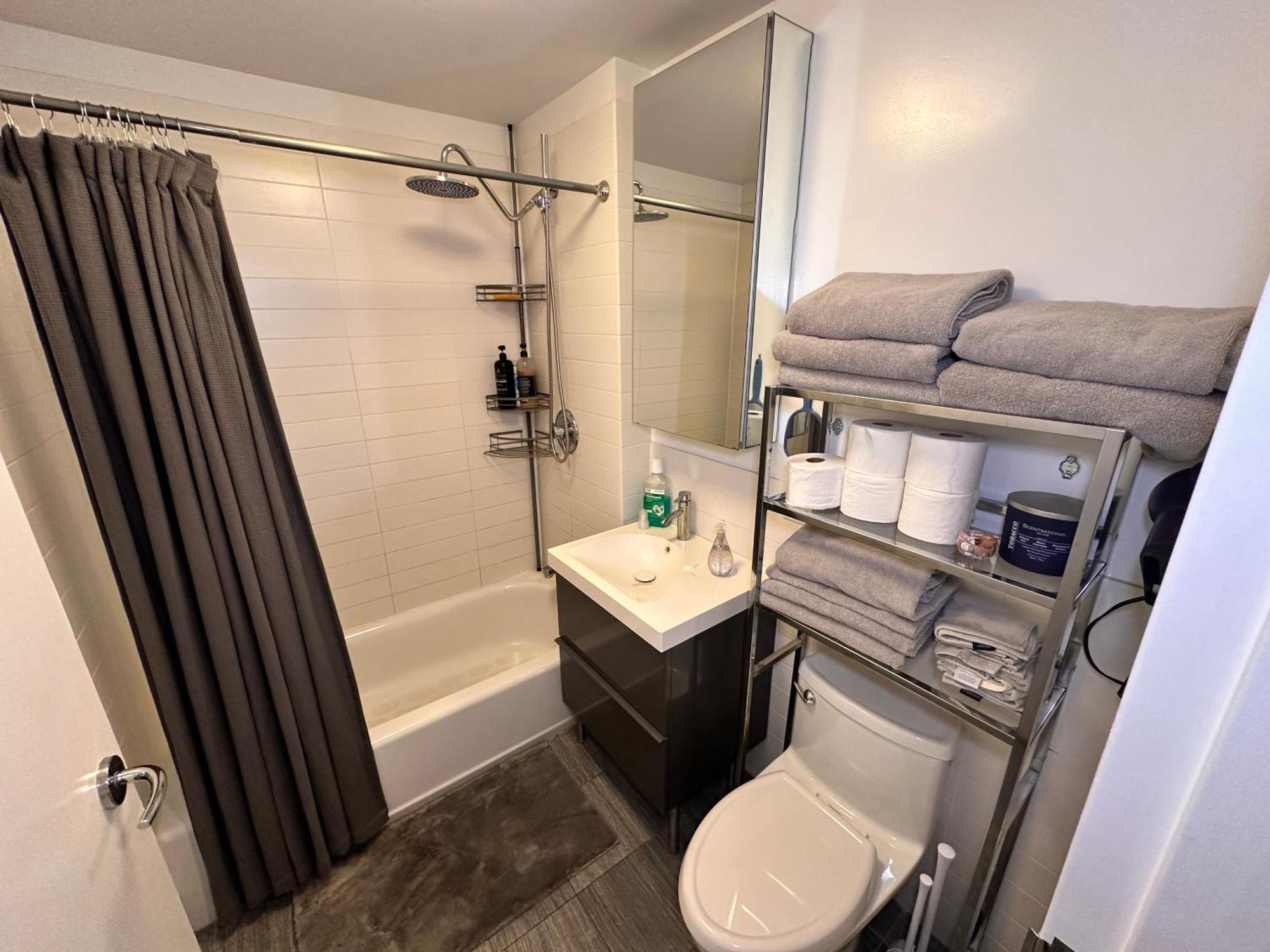 Apartment Modern Studio With Private Bathroom And Kitchen New York
