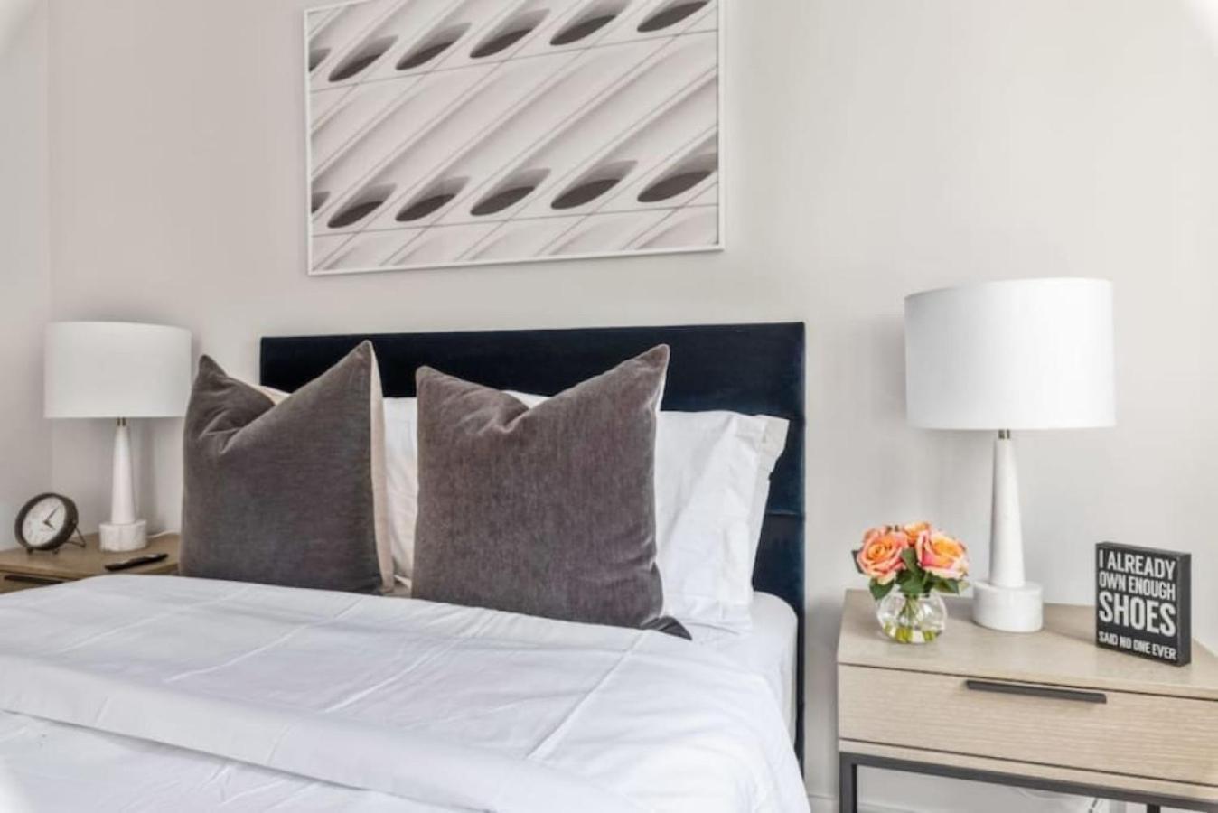 Apartment Luxe Studio With Charming Juliet Balcony *