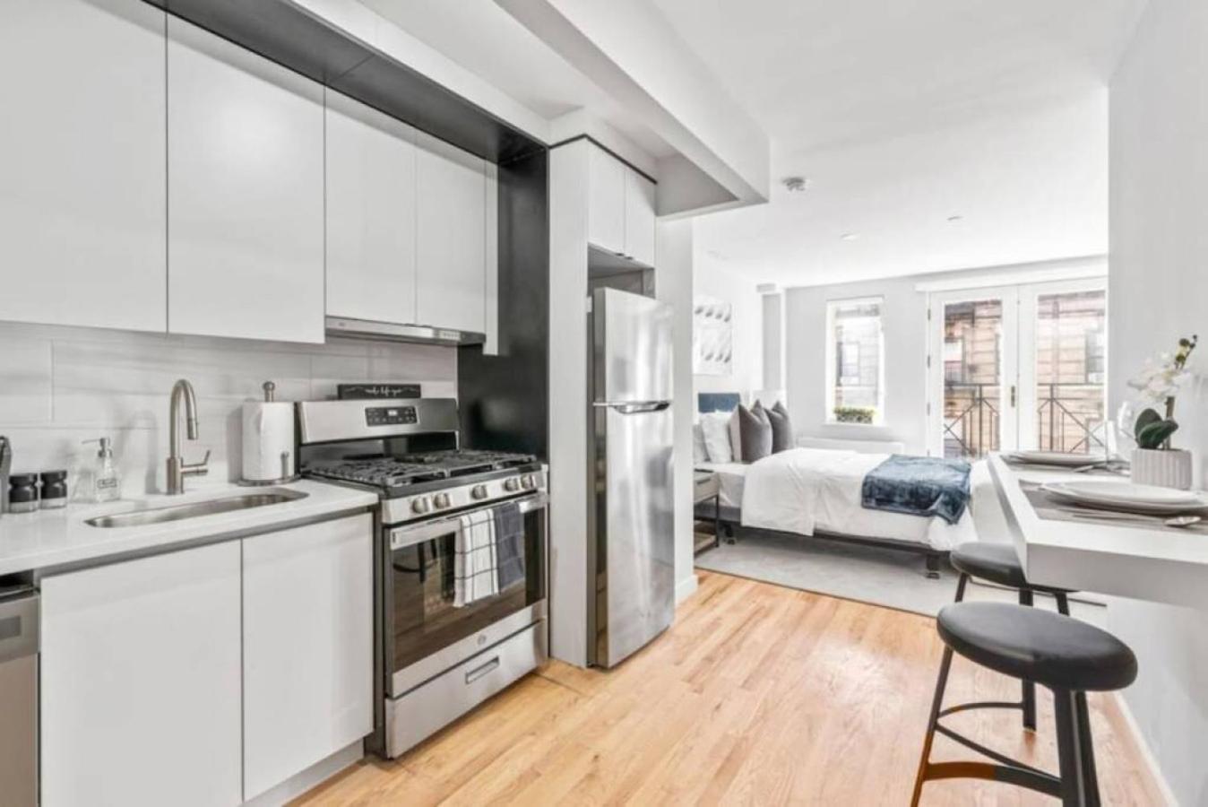 Luxe Studio With Charming Juliet Balcony Apartment New York