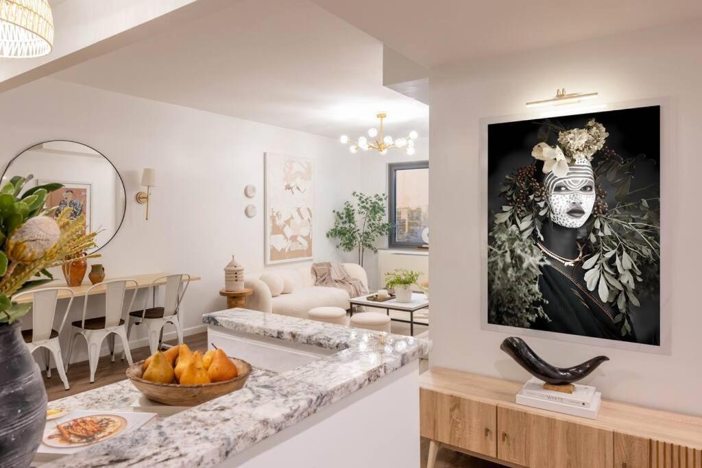Apartment Designer Apt For 6, City Views, Near Times Square! New York
