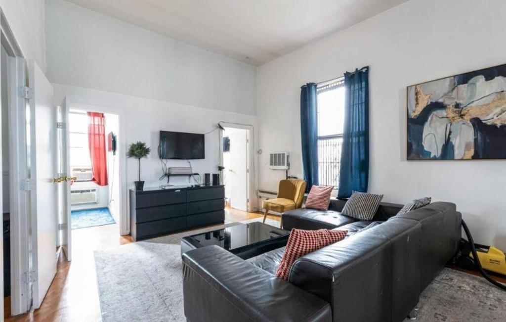 Majestic 3 Bedroom In Nyc! Apartment *