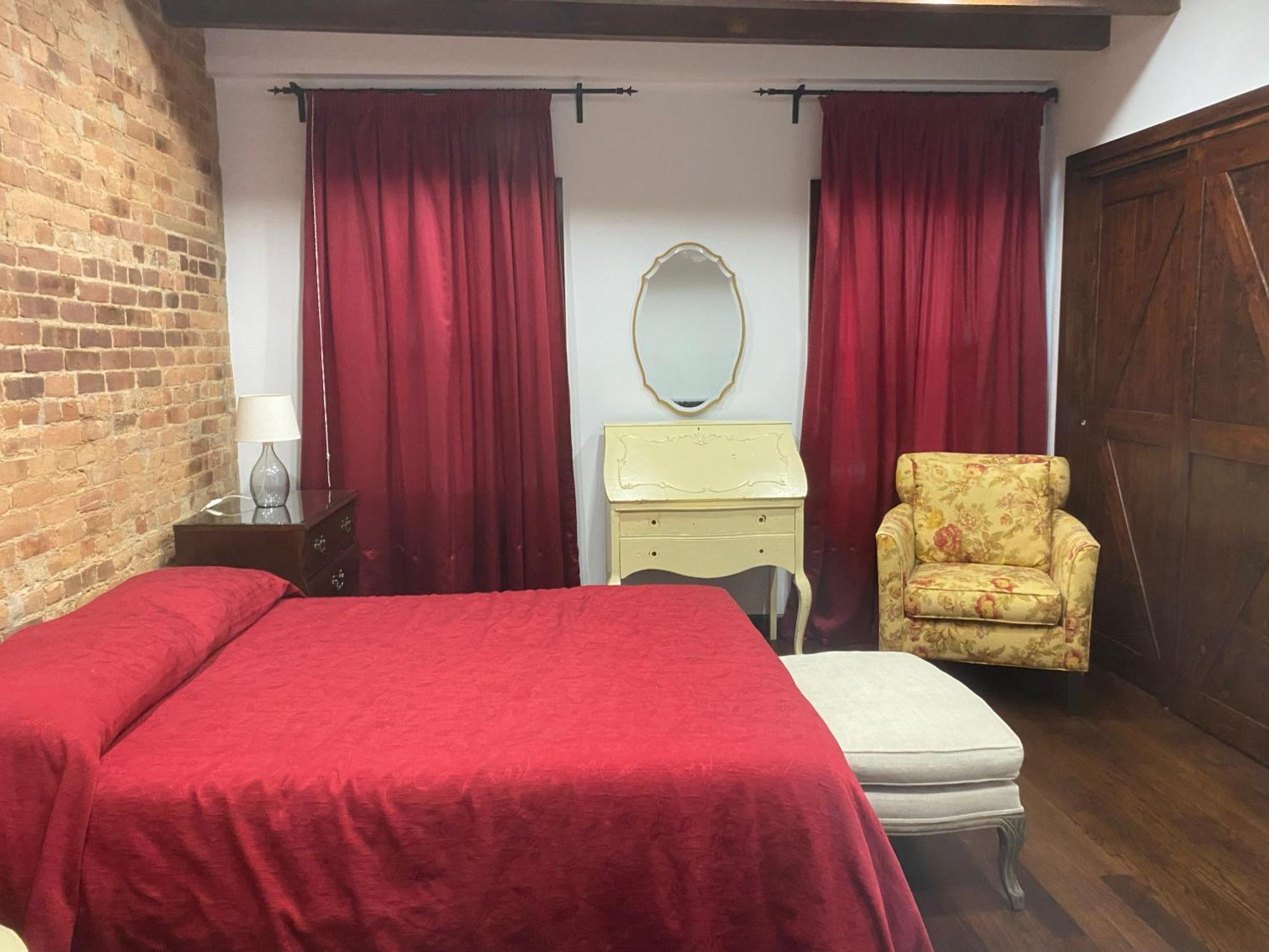 Apartment Cozy Bedroom With Bath And Separate Entrance