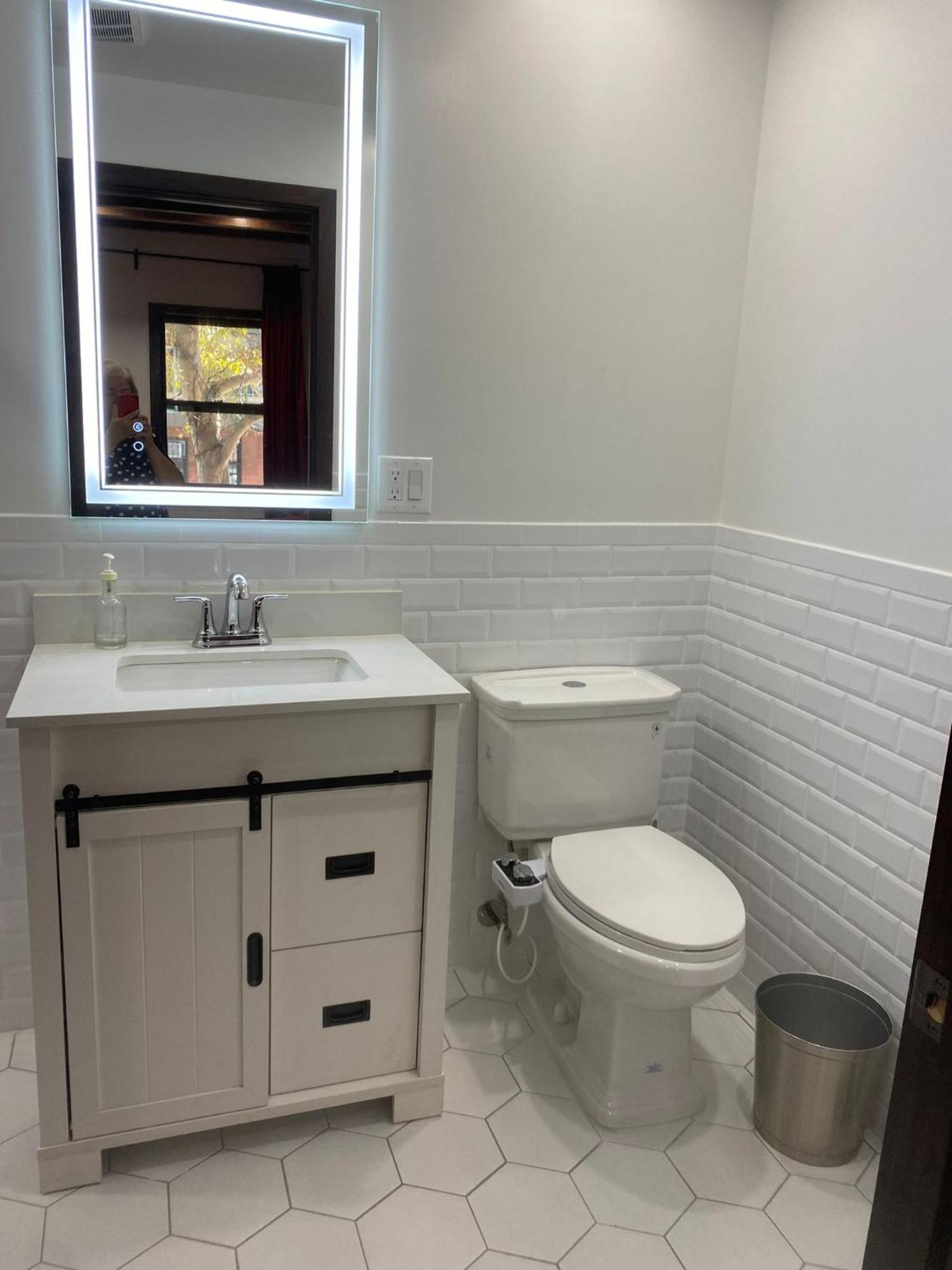 Apartment Cozy Bedroom With Bath And Separate Entrance *