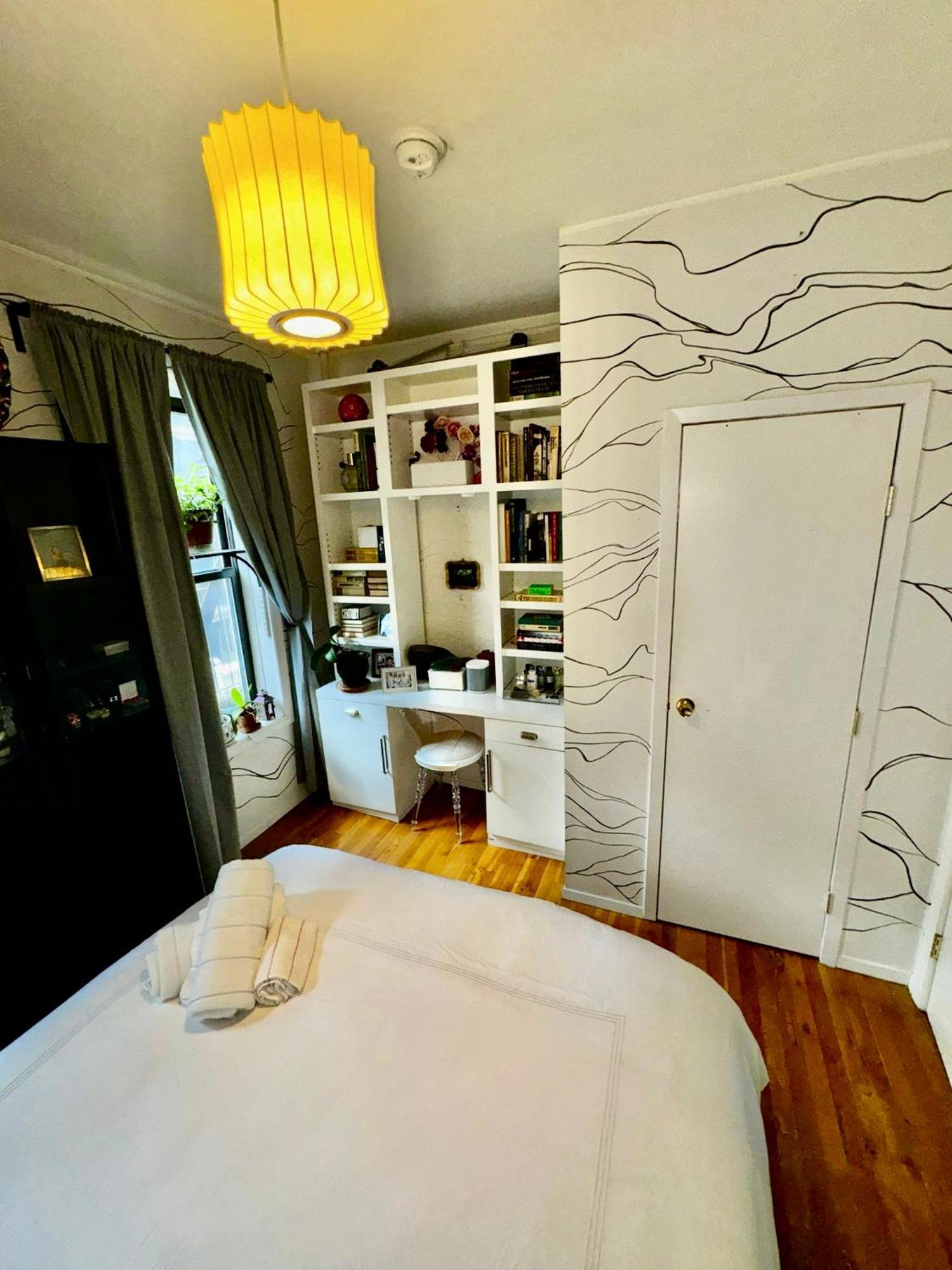 2 Bedrooms Flat 5 Minutes From Times Square Apartment