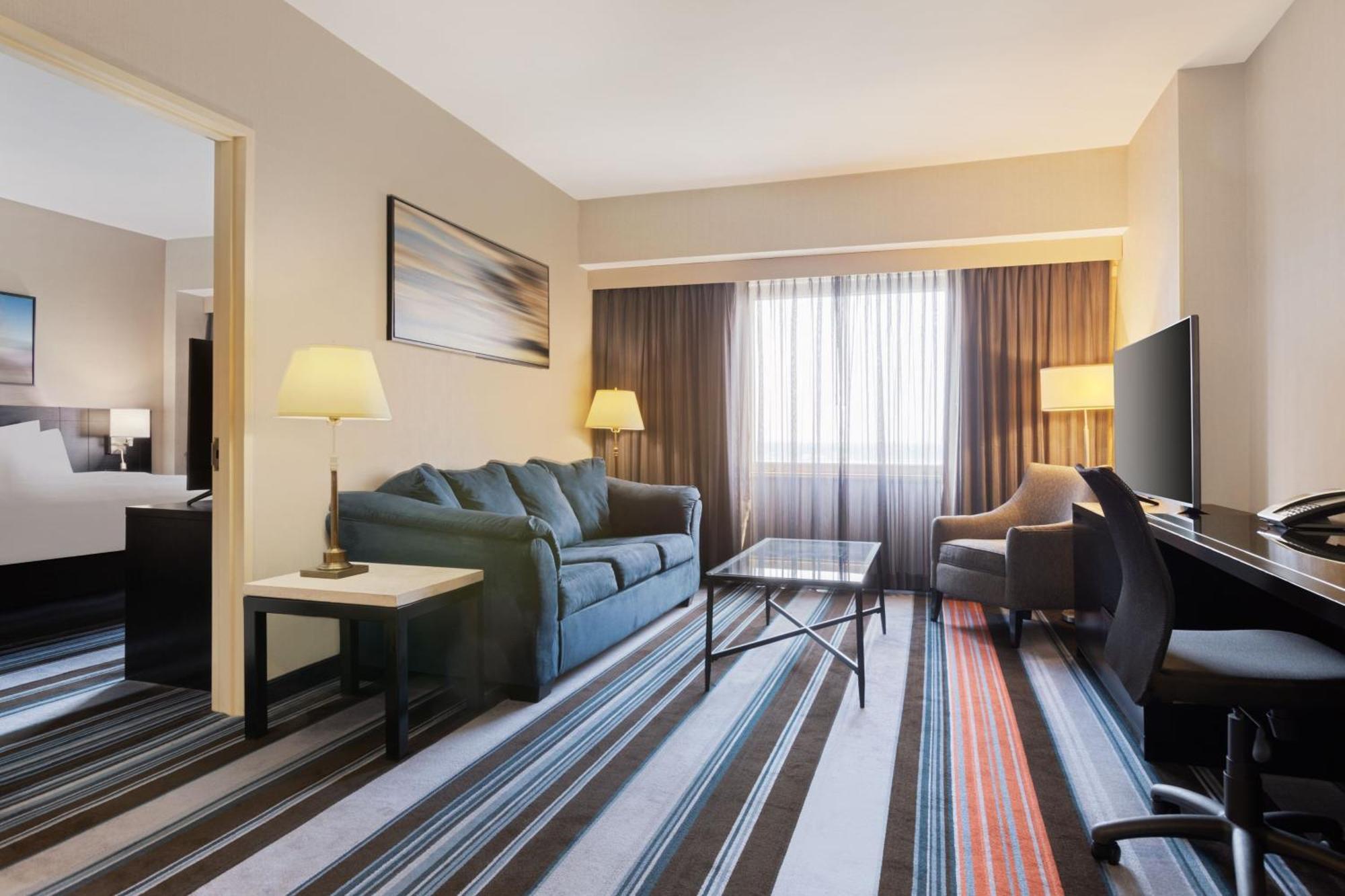 Hotel Courtyard By Marriott Jfk Airport 3*
