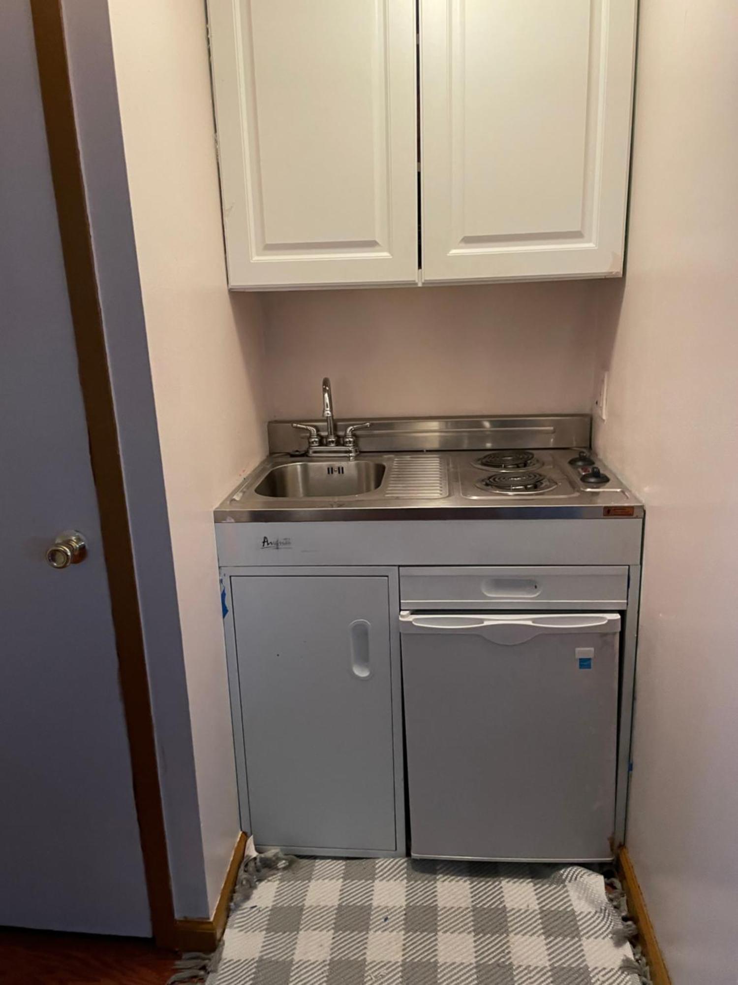 Apartment Your Away From ! *