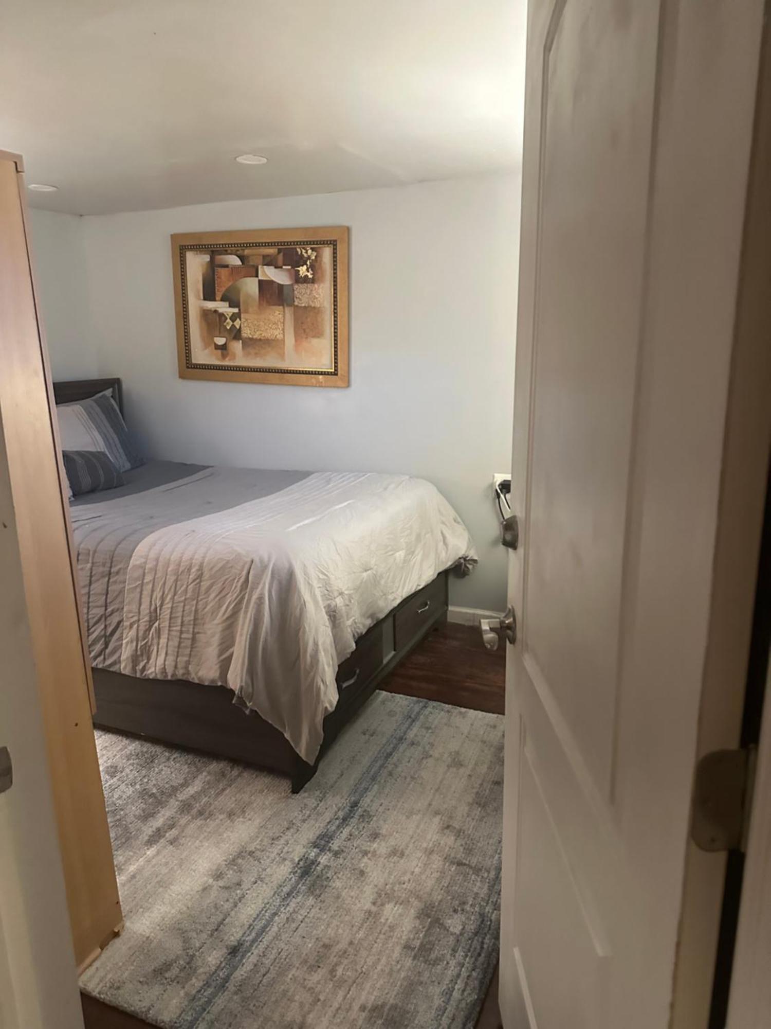 Apartment Your Away From ! New York
