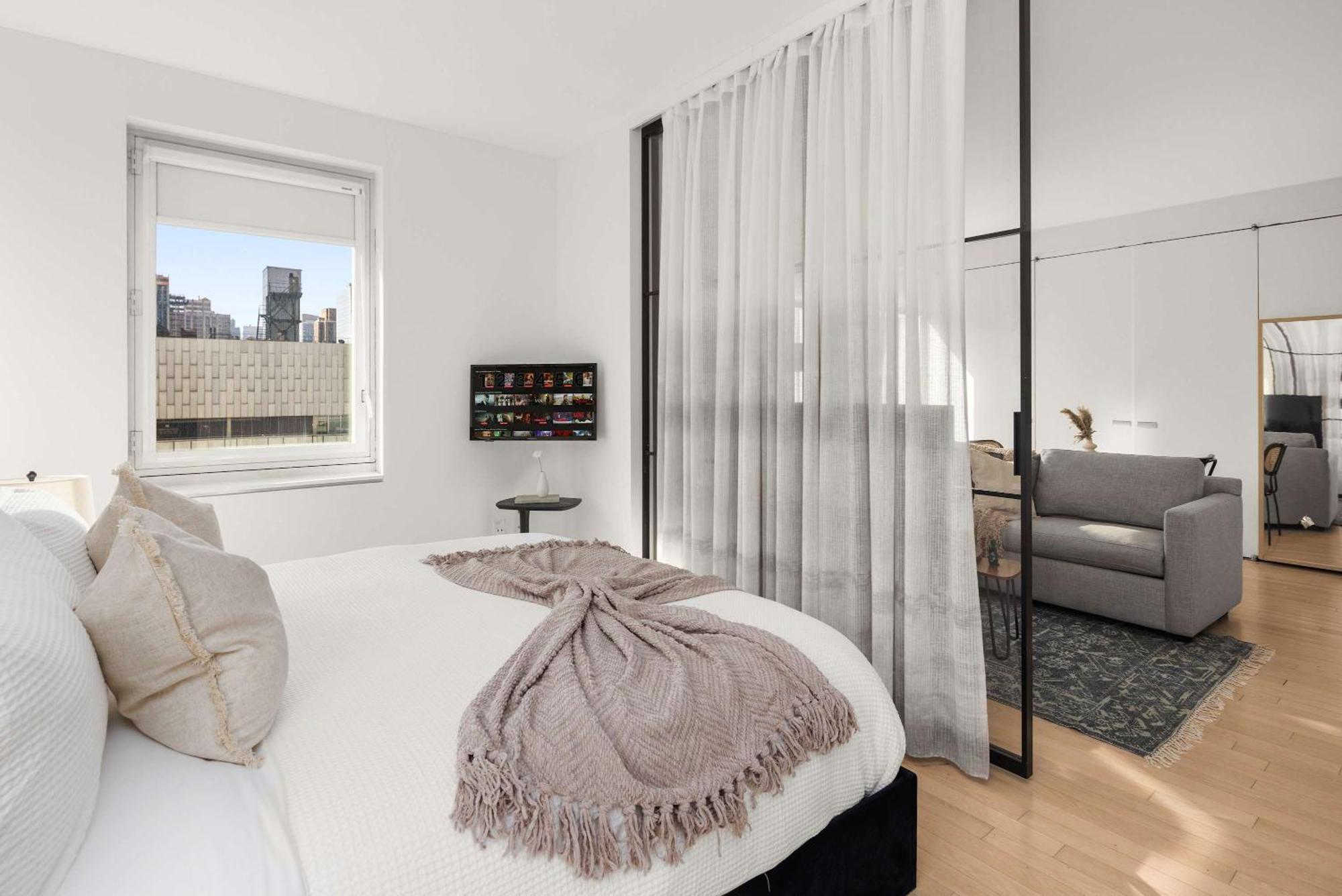 Times Square King Bed Steps To Broadway Apartment New York
