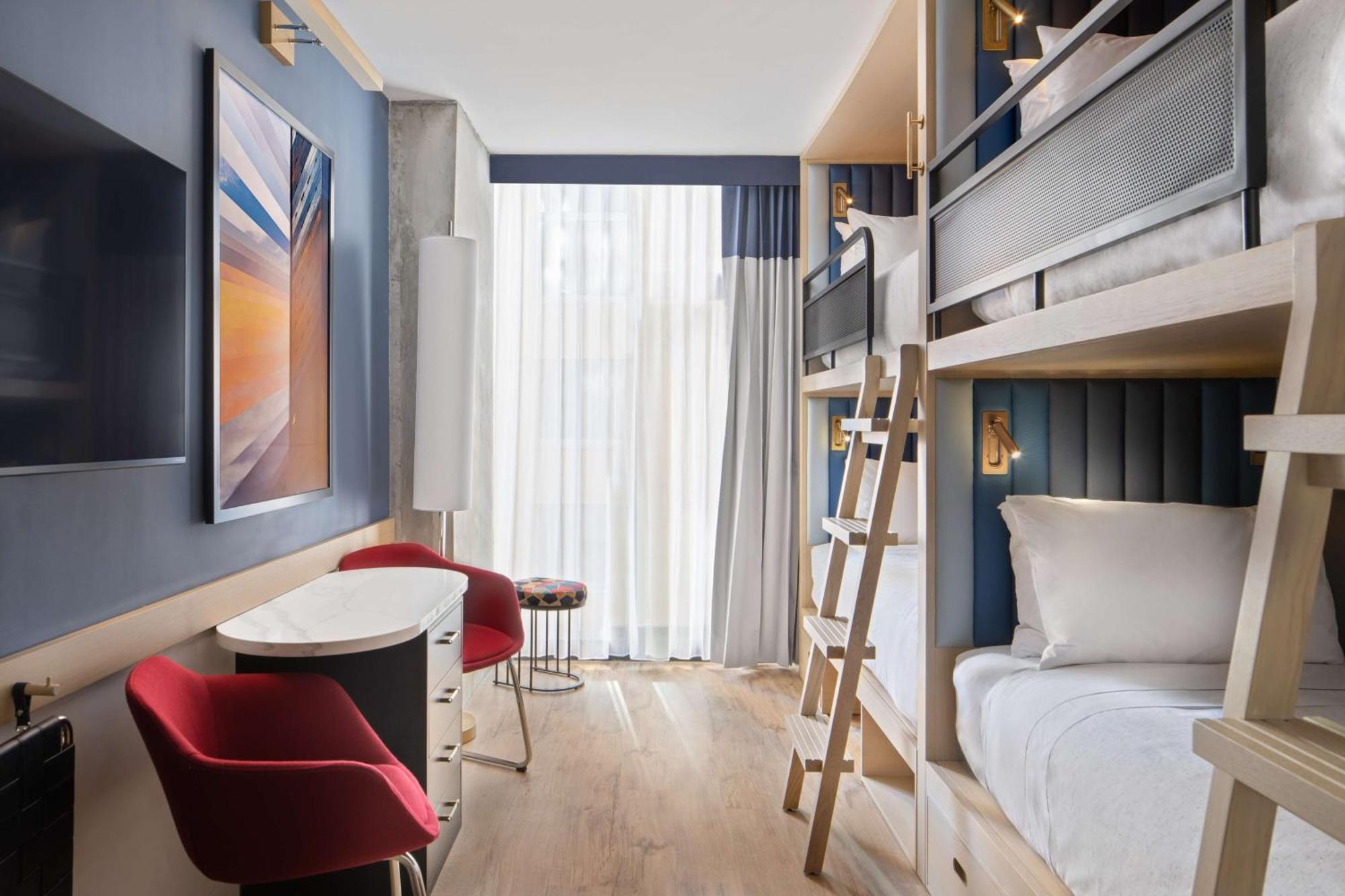 Motto By Hilton Chelsea 4*