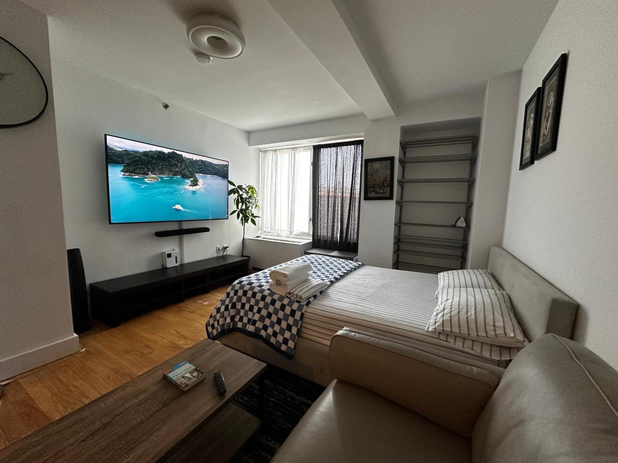 Apartment Modern Studio With Private Bathroom And Kitchen New York