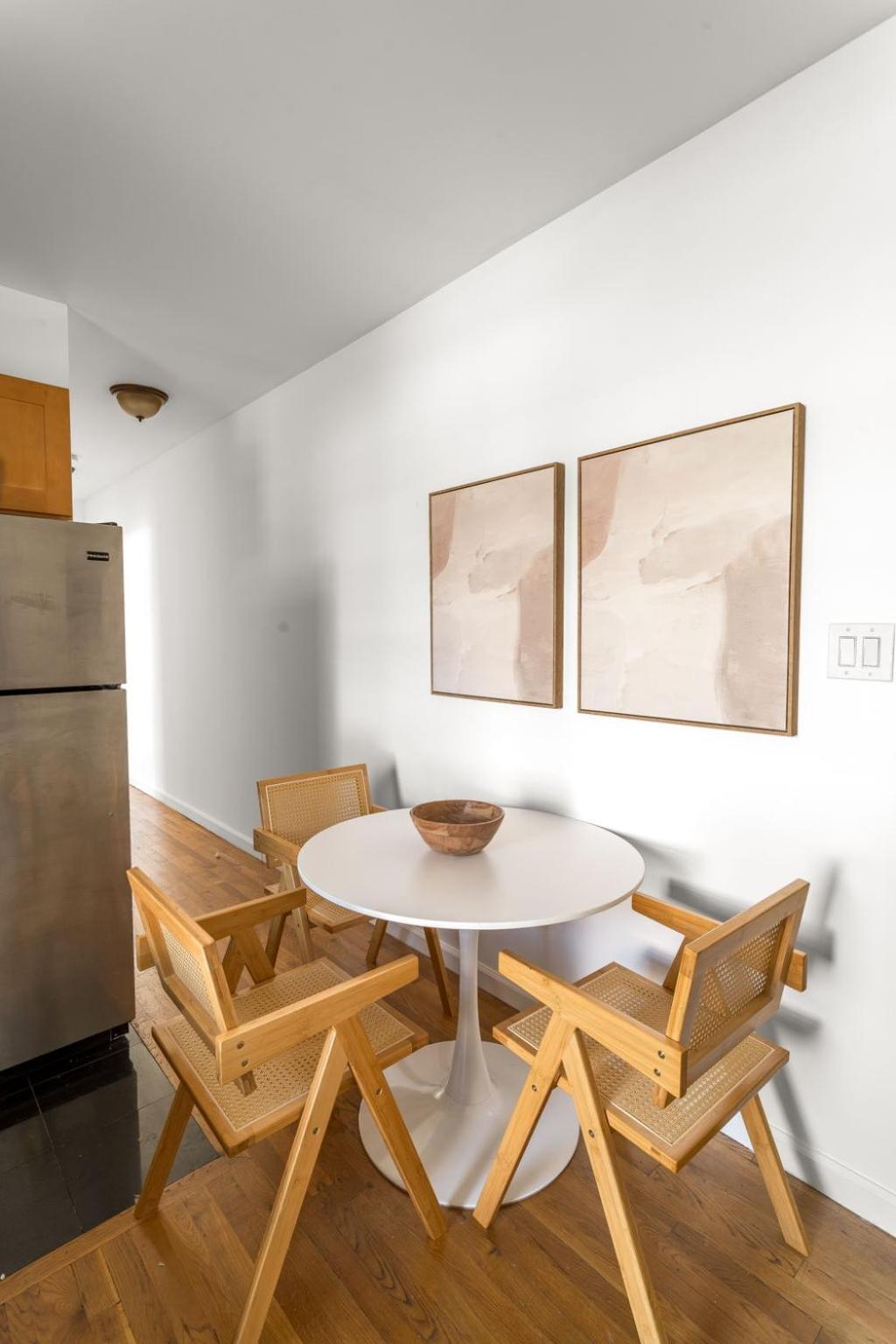 Spacious 3bedroom 1bath In The Heart Of The Lower East Side Near Iconic Nyc Landmarks Apartment New York