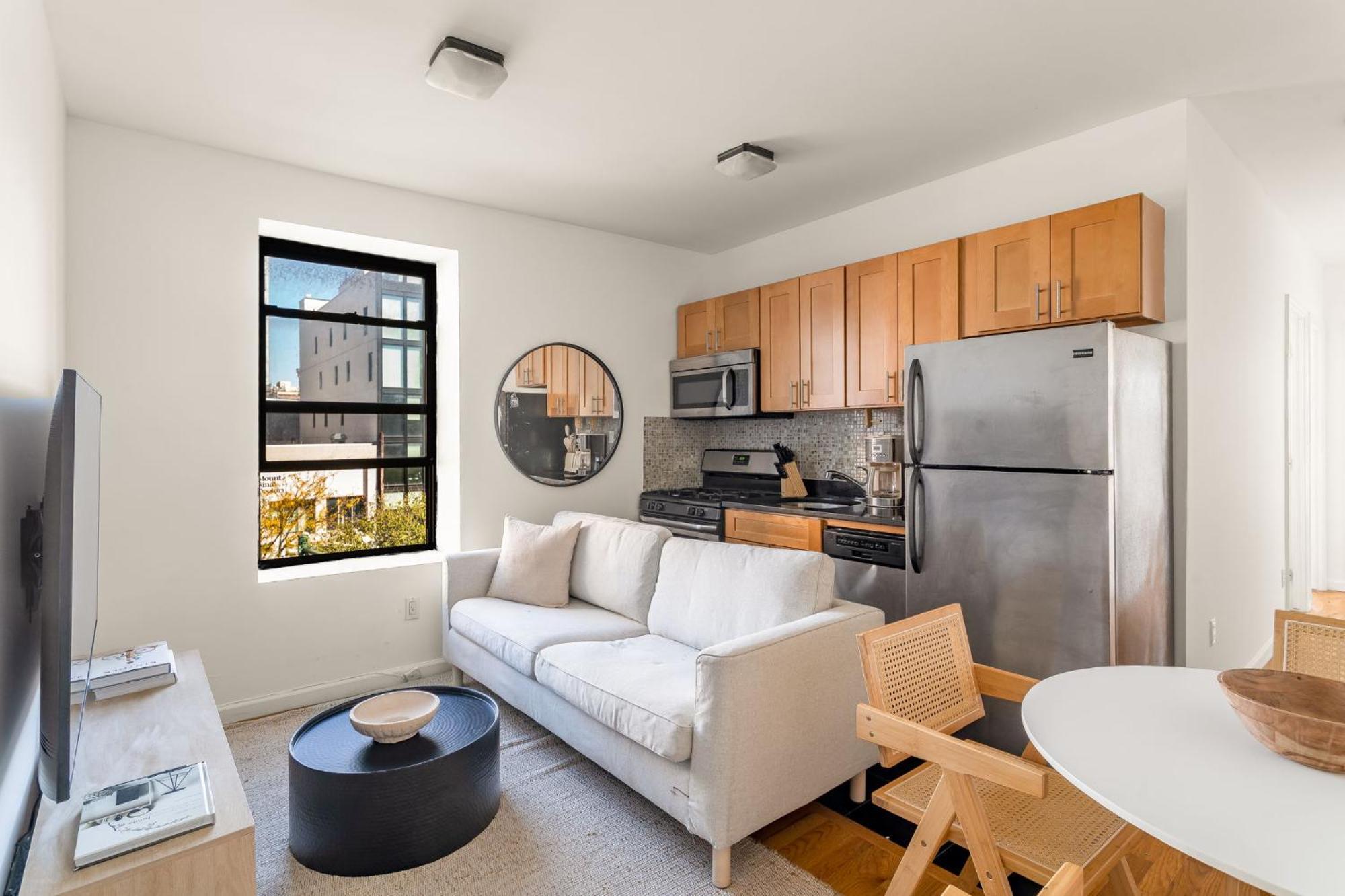 Apartment Spacious 3bedroom 1bath In The Heart Of The Lower East Side Near Iconic Nyc Landmarks New York