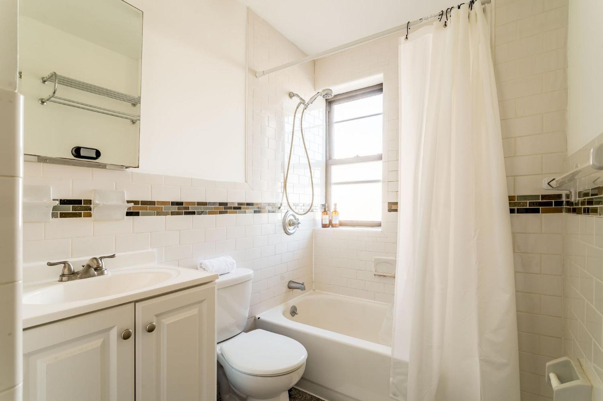 Apartment Spacious 3bedroom 1bath In The Heart Of The Lower East Side Near Iconic Nyc Landmarks New York