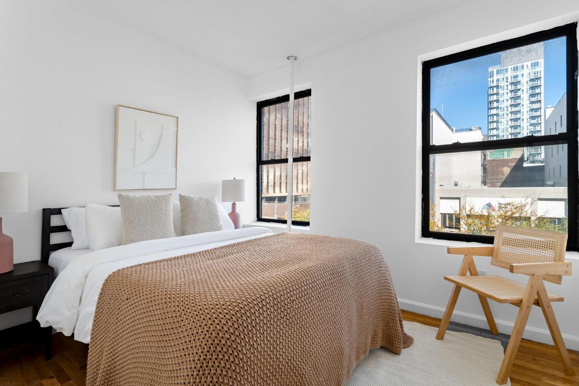 Spacious 3bedroom 1bath In The Heart Of The Lower East Side Near Iconic Nyc Landmarks Apartment *