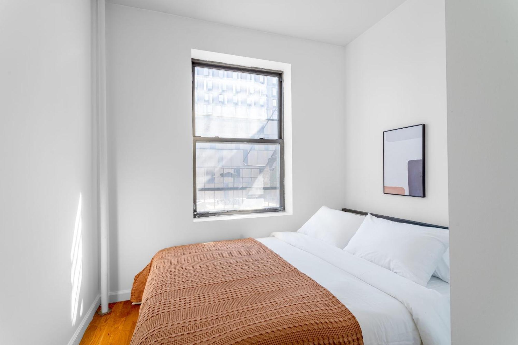 Spacious 3bedroom 1bath In The Heart Of The Lower East Side Near Iconic Nyc Landmarks New York