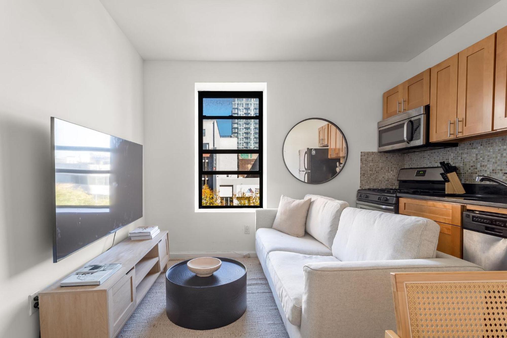 Apartment Spacious 3bedroom 1bath In The Heart Of The Lower East Side Near Iconic Nyc Landmarks *