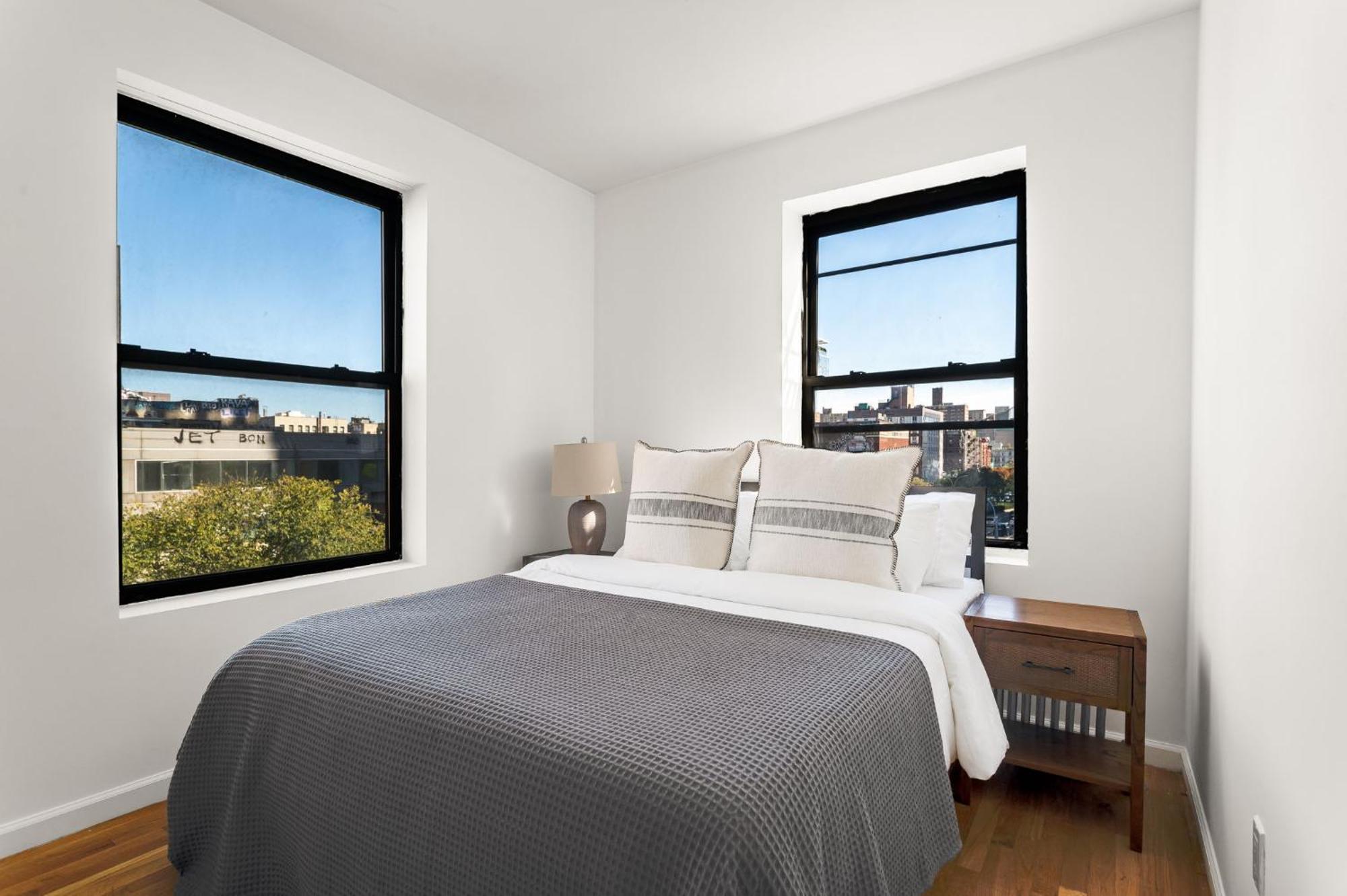 Spacious 3bedroom 1bath In The Heart Of The Lower East Side Near Iconic Nyc Landmarks Apartment