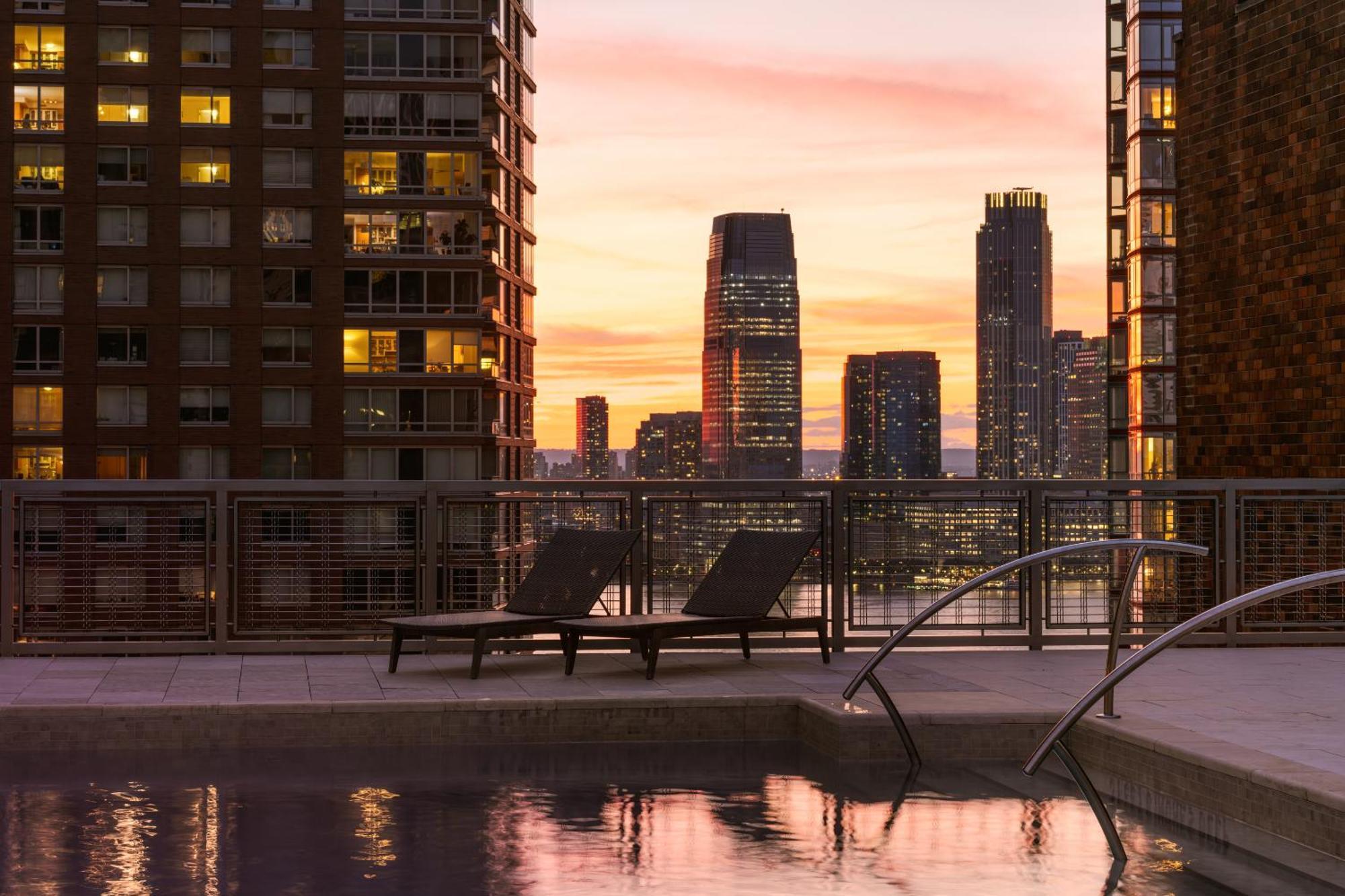 Sonder Battery Park Aparthotel 2*