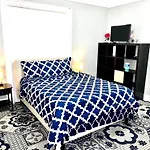 Lic, Next To Manhattan, 3 Bedroom Cozy Apt
