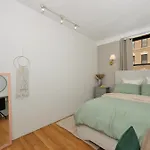 5 Bedroom 2 Bath Full Floor Midtown