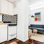 Trendy & Comfy 2 Bdr & 1 Bth In Midtown Manhattan