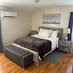 Chic Modern Bedroom 5 Mins From Jfk