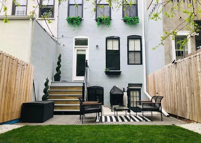 Luxury Apartment With Backyard + Close Transportation