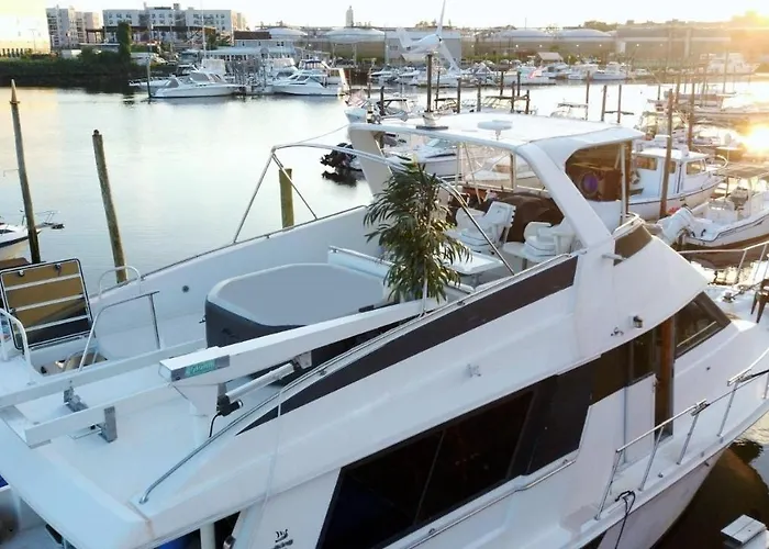Romantic Condo @ Ocean 3-Deck Yacht