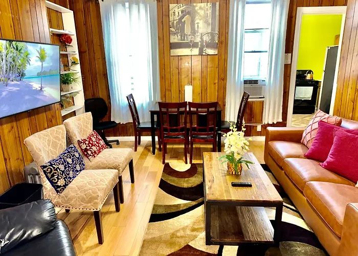 Lic, Next To Manhattan, 3 Bedroom Cozy Apt