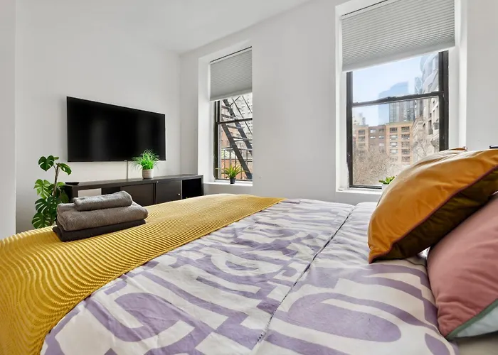 2 Bd Central Apt Next To Diamond District
