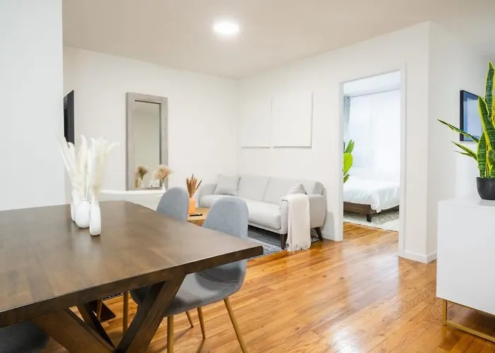 49-3B Newly Renovated 2Br Wd Midtown East