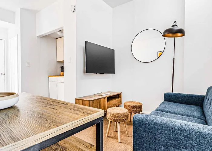 Trendy & Comfy 2 Bdr & 1 Bth In Midtown Manhattan