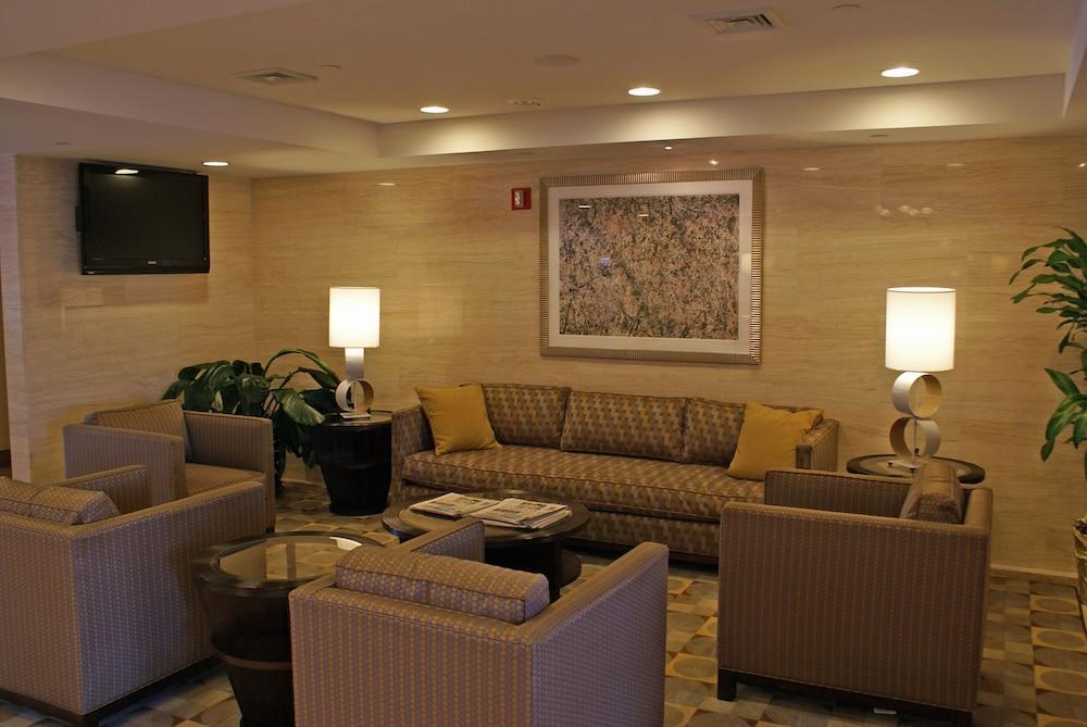 Express Maspeth By Ihg Hotel