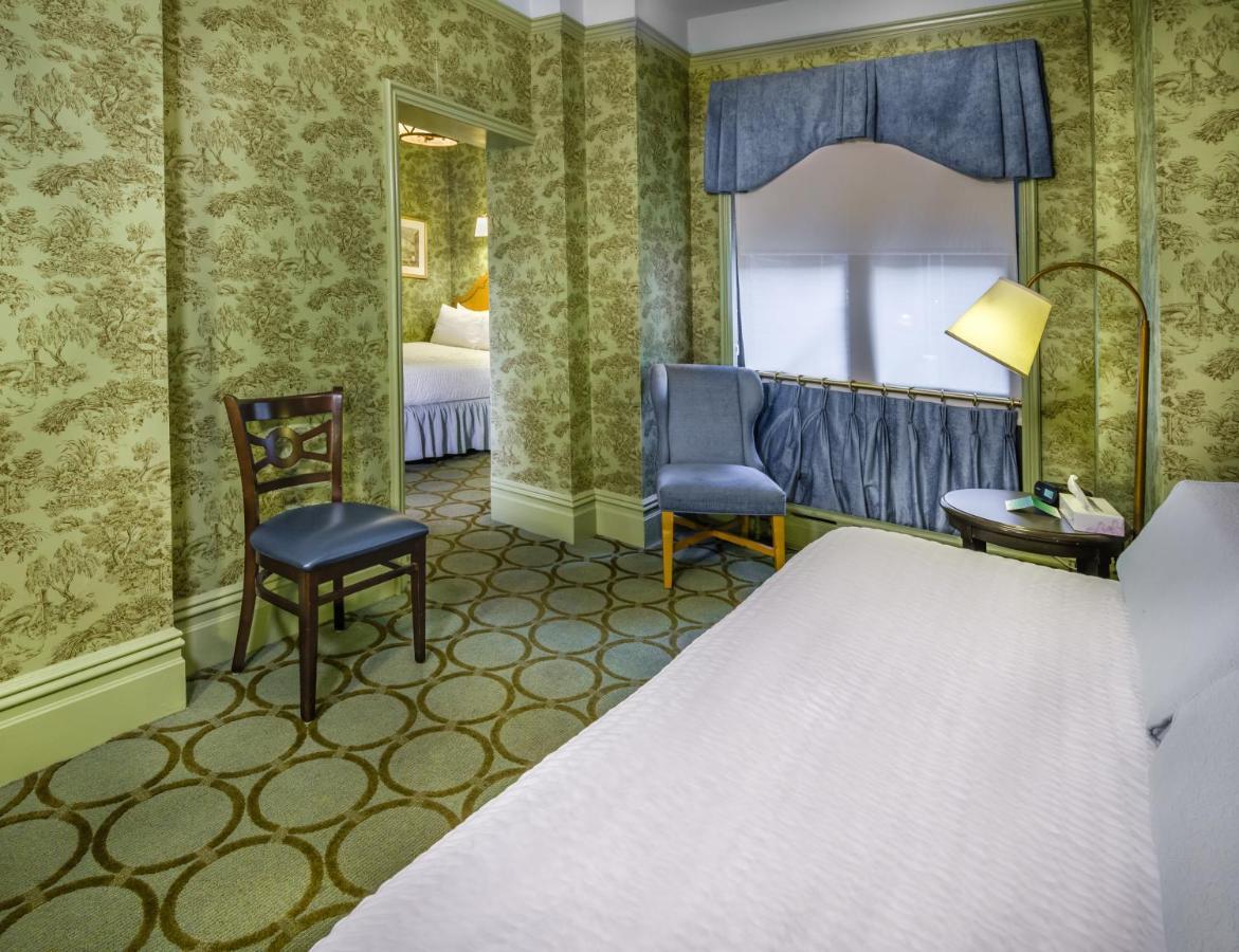 Wolcott Hotel 3*