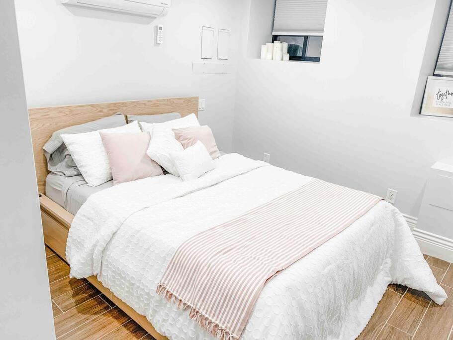 Apartment Luxury With Backyard + Close Transportation *