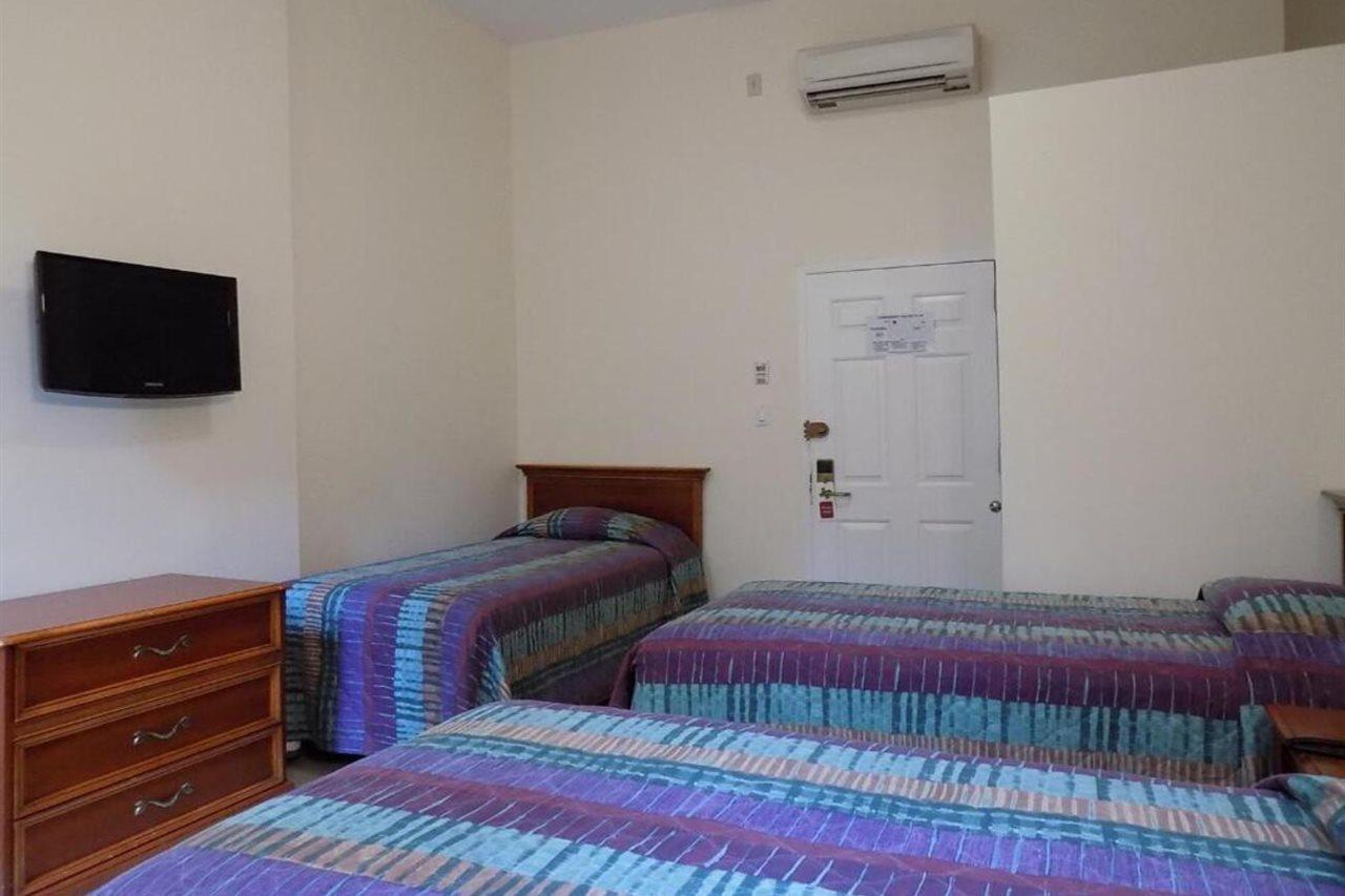 Americana Hotel 2*