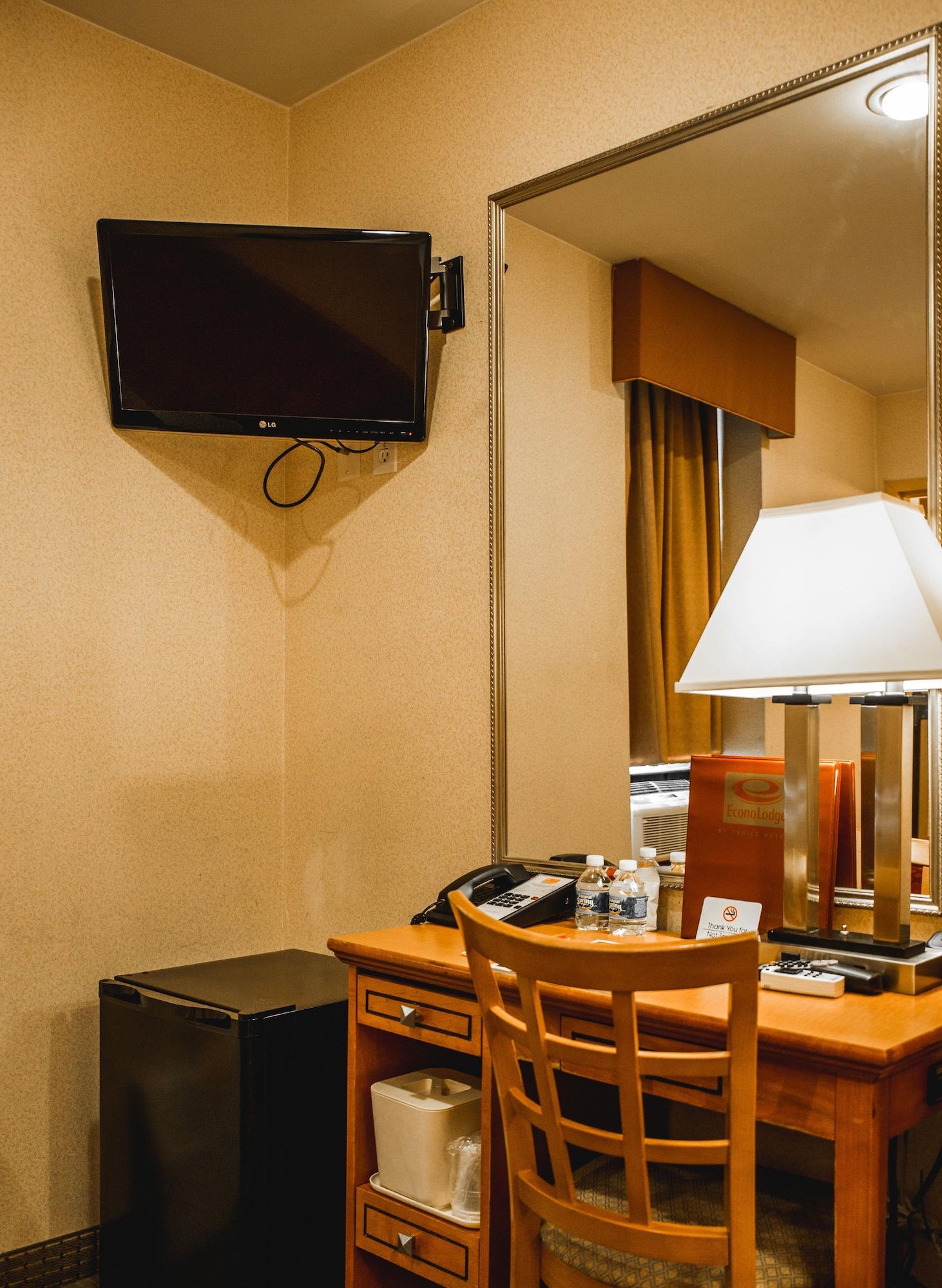 Econo Times Square Hotel 2*