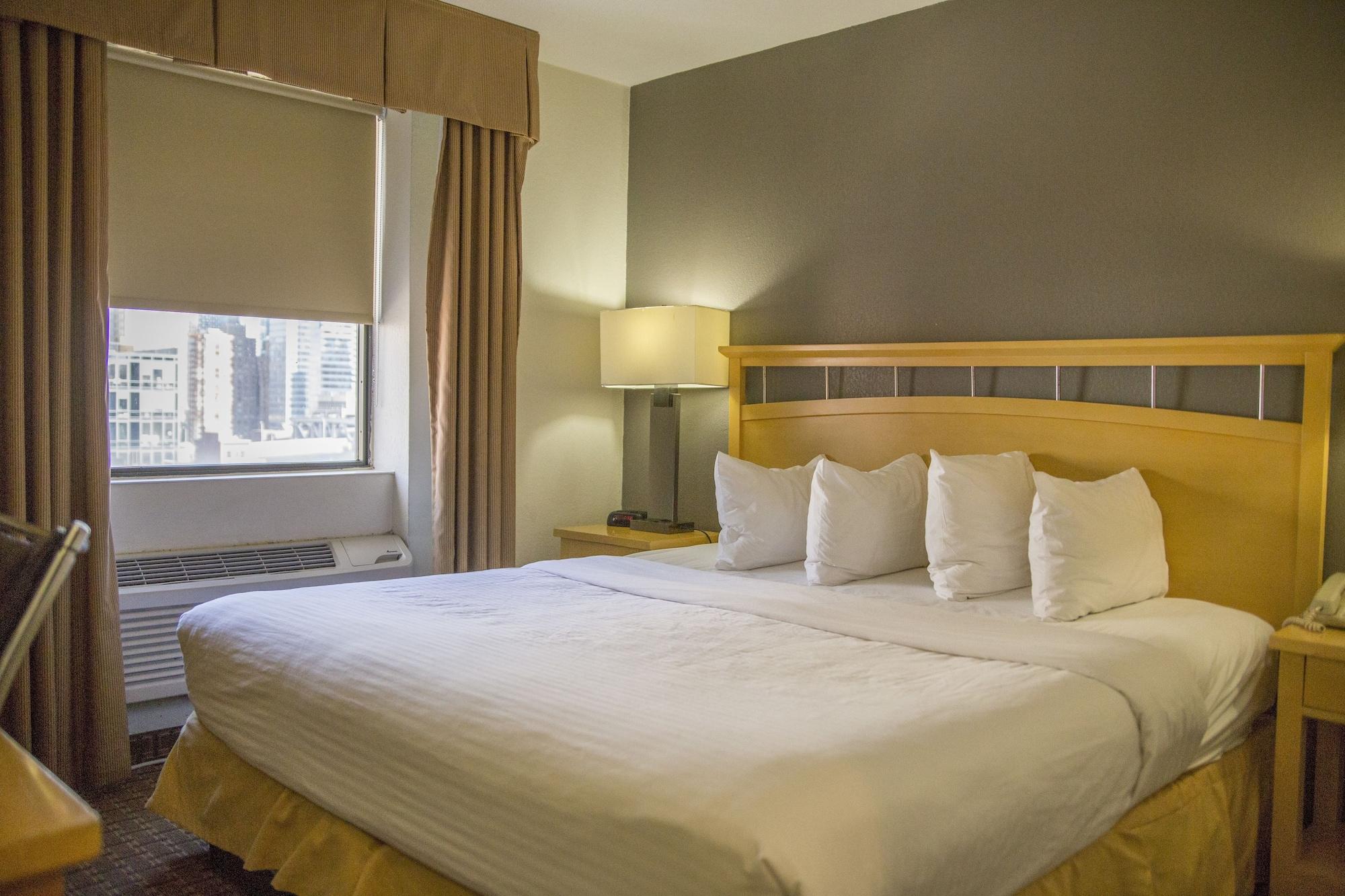 Hudson River Hotel 3*