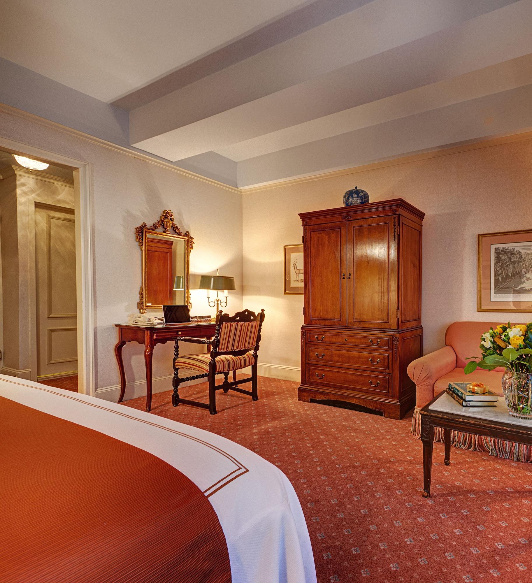 Hotel Elysee By Library Collection New York