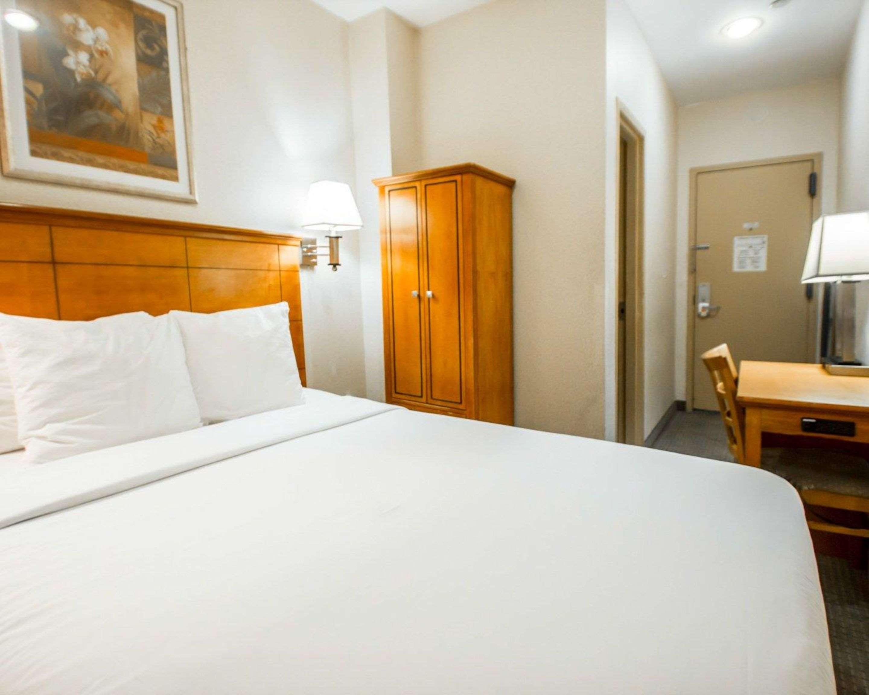 Econo Times Square Hotel