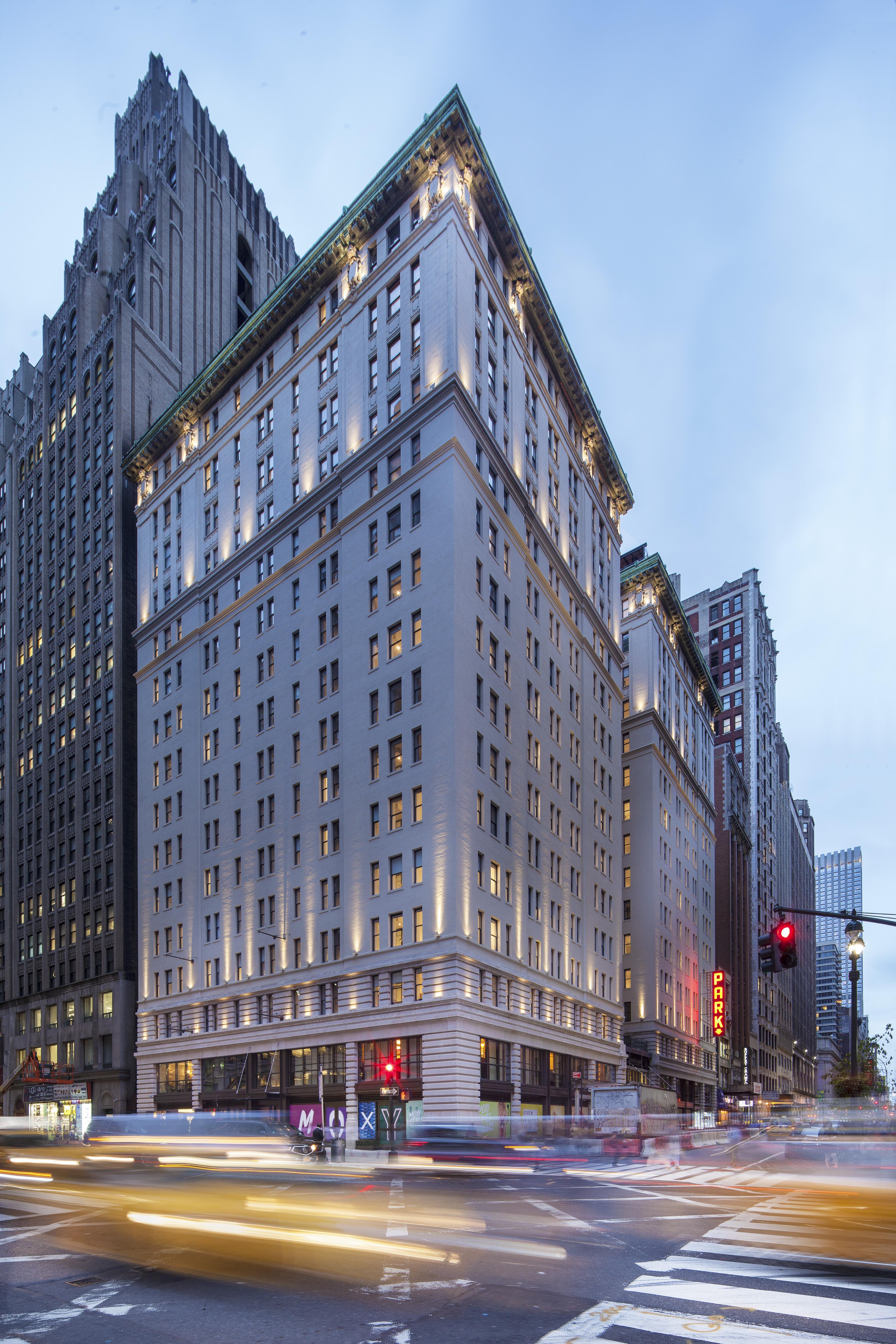 Hotel Moxy Nyc Times Square 4*