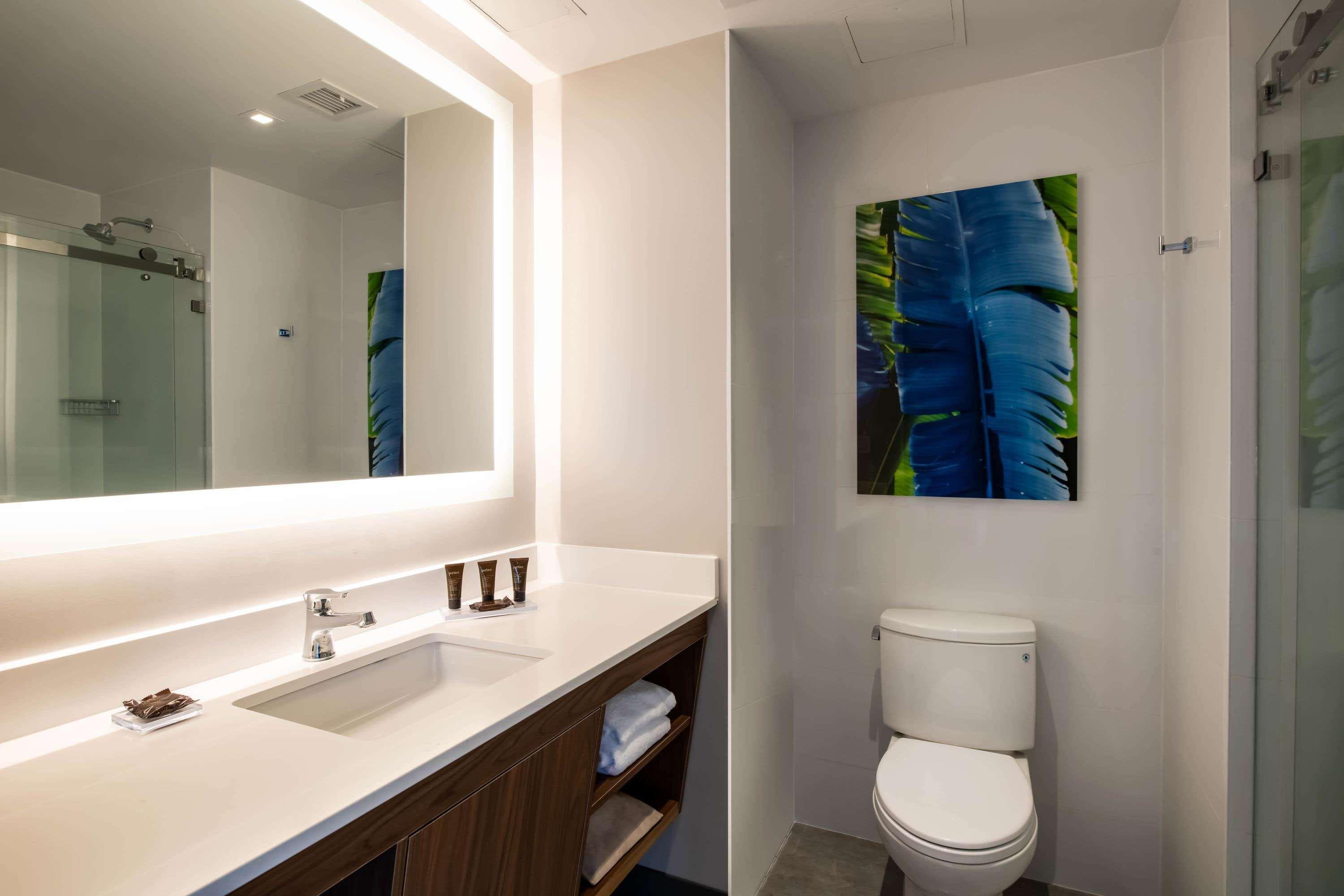 Wingate By Wyndham Long Island Hotel