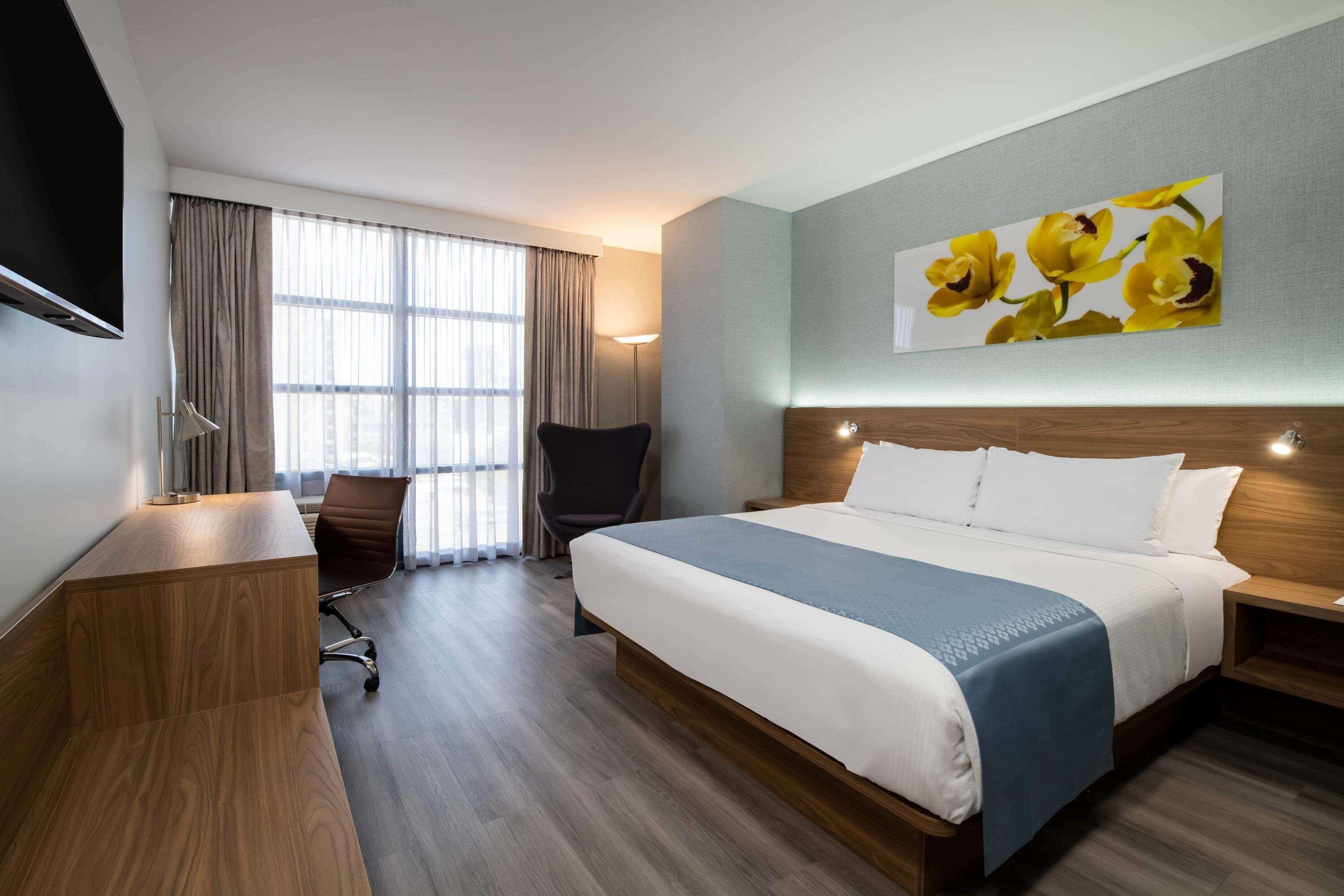 Wingate By Wyndham Long Island Hotel