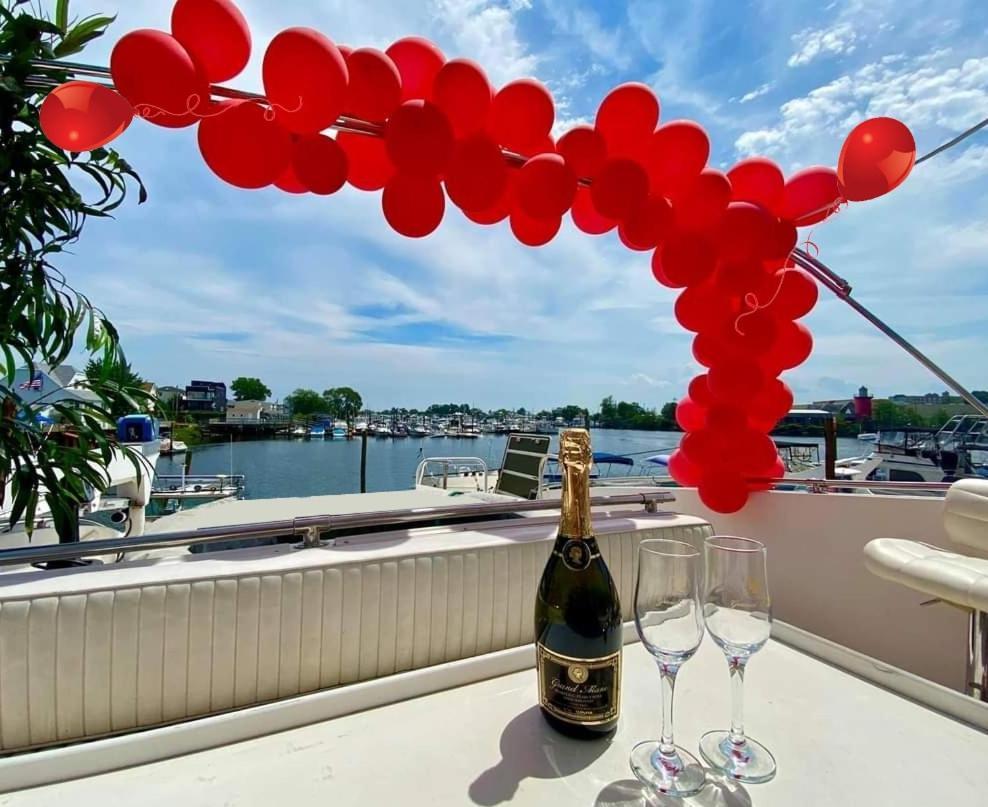 Botel Romantic @ Ocean 3-deck Yacht New York