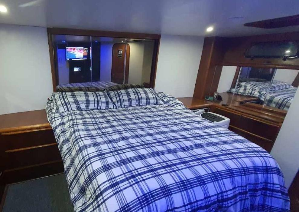 Romantic @ Ocean 3-deck Yacht