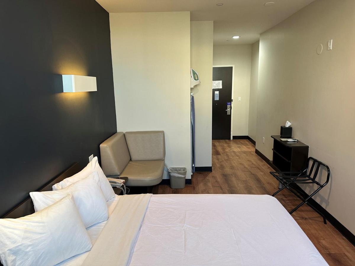 Hotel Feather Factory 3*